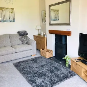 Acacia Breezes - Delightful Semi Holiday home